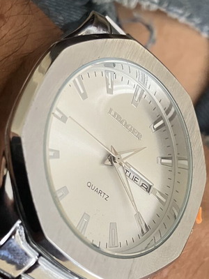 Men's wristwatch, classic style, lightweight
