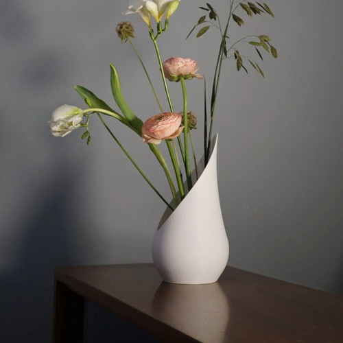 Modern Vase with Built-in Spacer made of PLA made to order