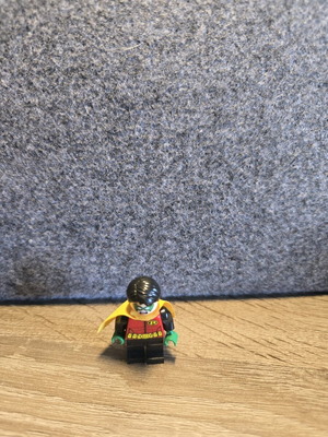 Custom Minifigure Robin from DC Comics like new
