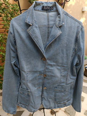 Denim jacket n.L/XL like new with front pockets 95% cotton