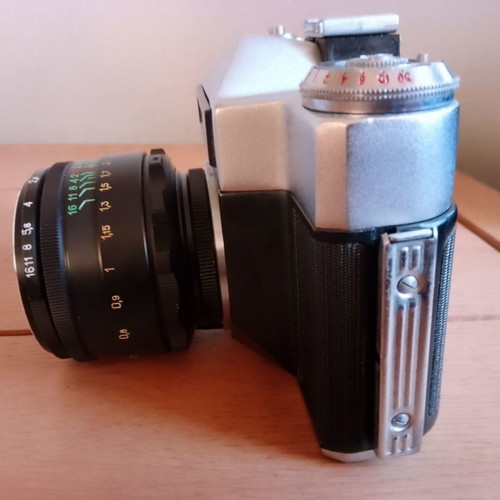 Zenit E camera with Helios 44-2 lens, like new, with original case