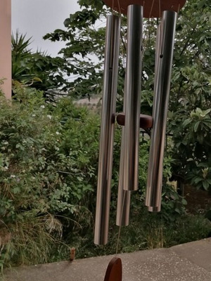 Woodstock Chimes Acoustic Wind Chime like new, 5 aluminum tubes