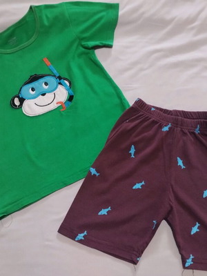 Summer pajamas used, size 5 years, brown and green