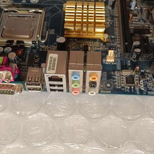 Gigabyte GA-8I945PLGE-RH motherboard with Intel Pentium 805 CPU like new