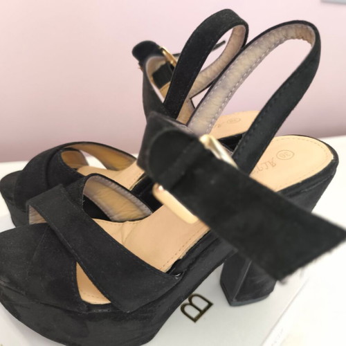 Black suede sandals like new, size 36 with thick heel