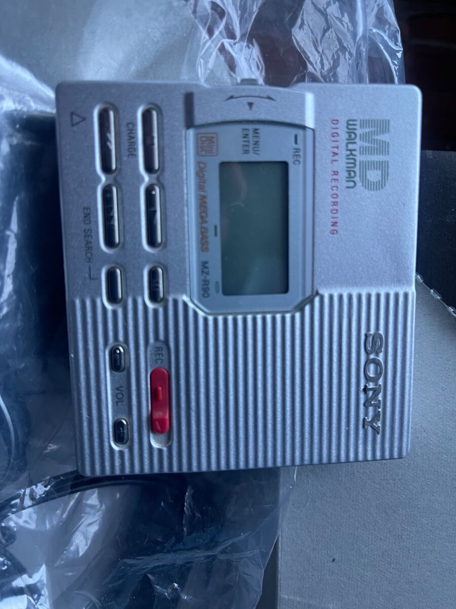 Sony MD Walkman MZ-R90 silver like new - € 280,00 - Vendora.cy
