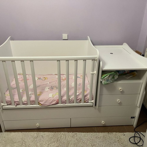 Lorelli 3-in-1 multifunctional baby cot like new with motion mechanism