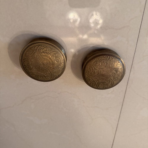 Two small brass boxes like new, diameter 5cm height 2cm