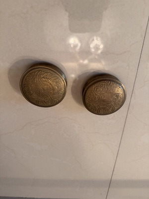 Two small brass boxes like new, diameter 5cm height 2cm