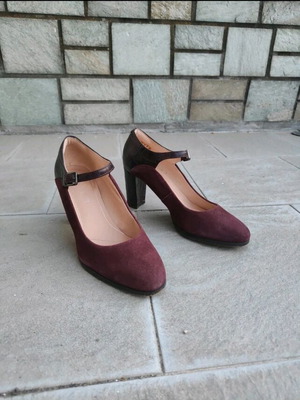 Clarks purple suede and leather pumps like new, size 38.5