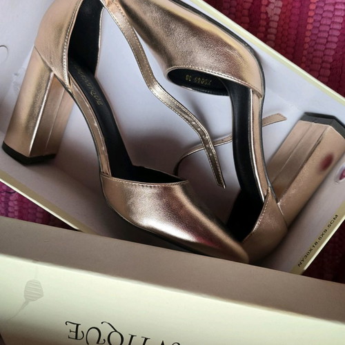 Diamantique bronze pumps new, size 38