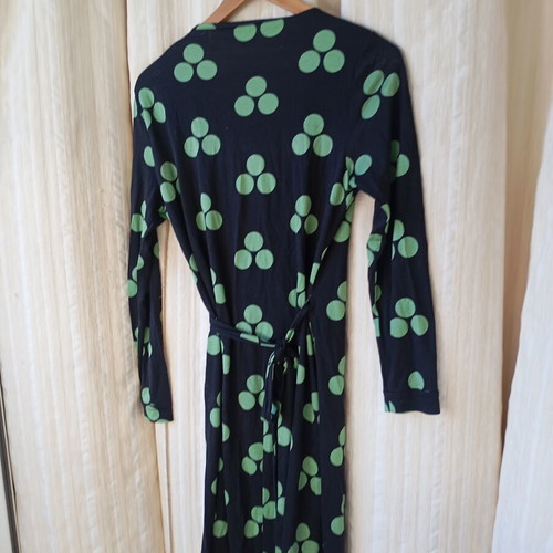 Diane Von Furstenberg wrap dress silk like new, black with green circles