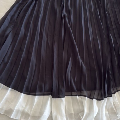 Topshop pleated dress black like new with white detail, size Large