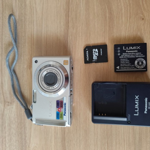 Panasonic Lumix DMC-FS3 compact digital camera like new