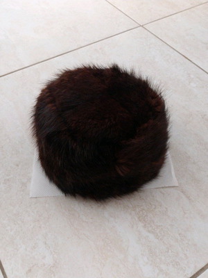Fur hat natural hair Small like new, brown