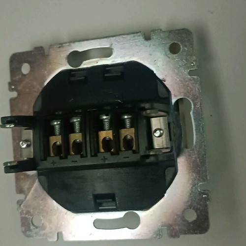 Legrand Πρίζα Ηχείων Διπλή Κρεμ Valena σαν καινούργιο