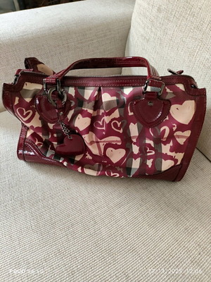 Burberry Heart Nova Check чанта тип през рамо като нова, бордо