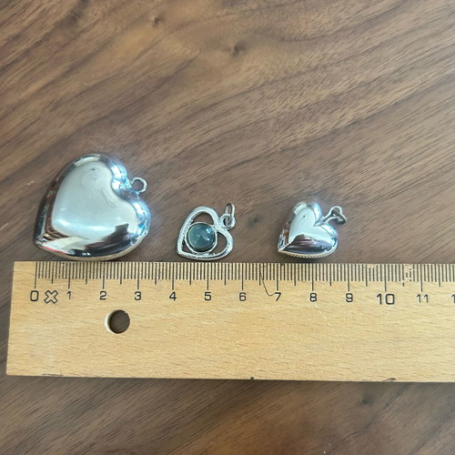 3 heart-shaped pendants like new, silver color