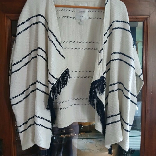 Bershka poncho like new, size M, white and blue