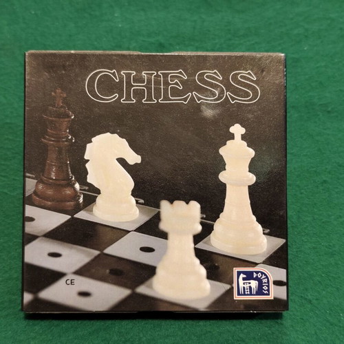 Chess 1984 vintage board game Dourios