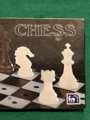 Chess 1984 vintage board game Dourios