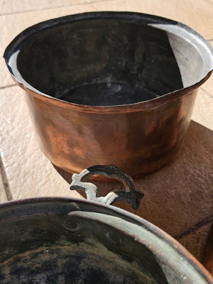 Five bakir pots
