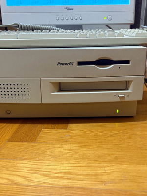 Apple Power Macintosh 7100 used, 56MB RAM, 2GB hard drive