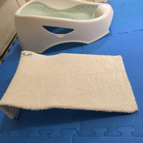 Baby bath seats like new, set of two with removable fabric and pillow