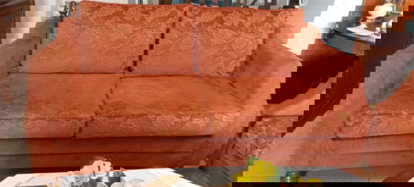 Πωλείται σετ σαλονι τριθεσιος και διθεσιος καναπές σε αριστη κατασταση στα Μουδανιά. Δυνατότητα παρα