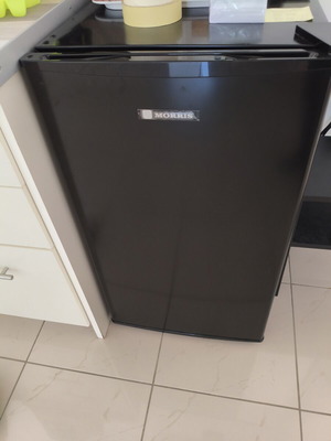Morris B71080ESD refrigerator 80L black