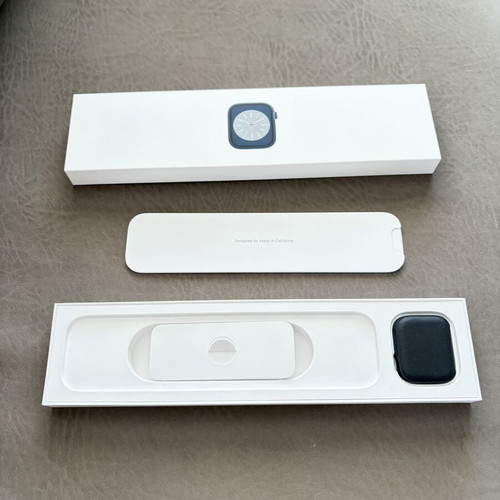 Apple Watch Series 8 45mm μεταχειρισμένο με αυθεντικό και 3 επιπλέον λουράκια