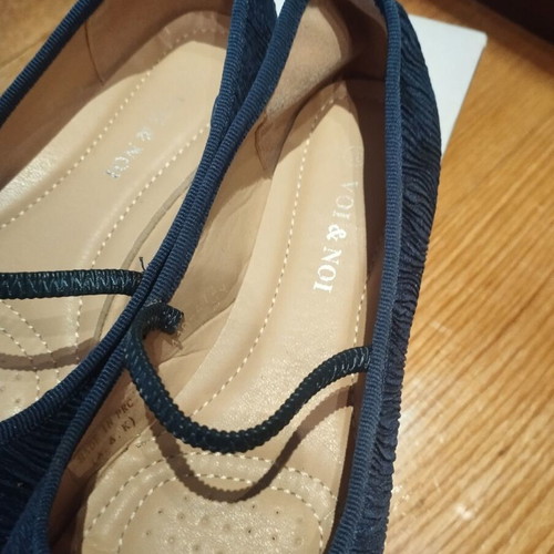 Blue ballerina shoes with patent toe and elastic strap, size 37, like new