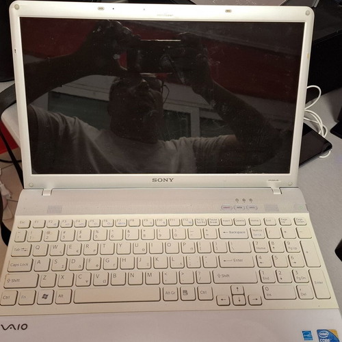 Sony Vaio VPCEB1J1E laptop used without hard drive, core i3, 4GB RAM