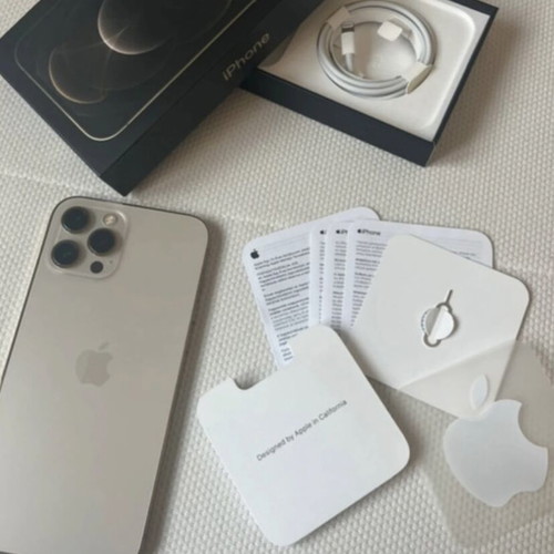IPhone 12 Pro Max 256 GB Gold like new, with charging cable and box