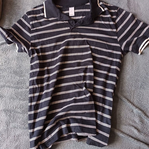 Clothing bundle like new, including sweaters, t-shirts, jackets
