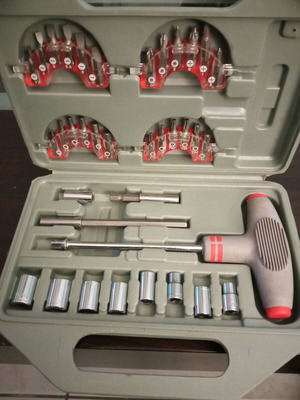 Socket and T-handle screwdriver set chestnut type like new