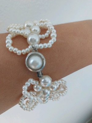 Bracelet with faux pearls new, 19 cm length