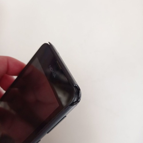 Nokia cell phone used with broken corners