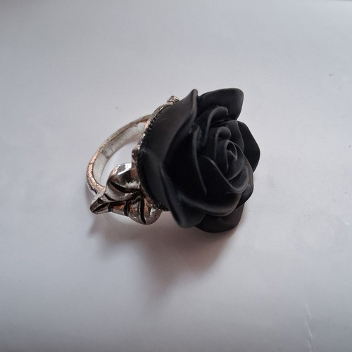 Black rose ring like new