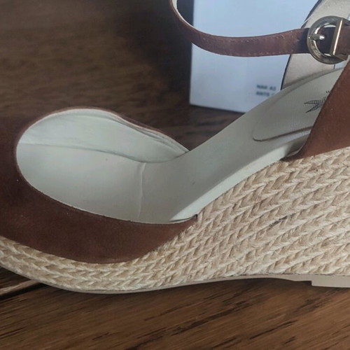 Nak leather platform sandals like new, camel color, size 37