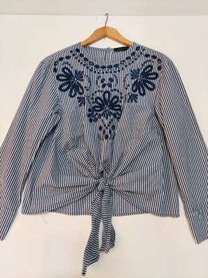 Zara women's striped blouse white blue with embroidery like new XS-Small