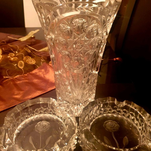 Vintage crystal vase set and 2 ashtrays with etched rose like new