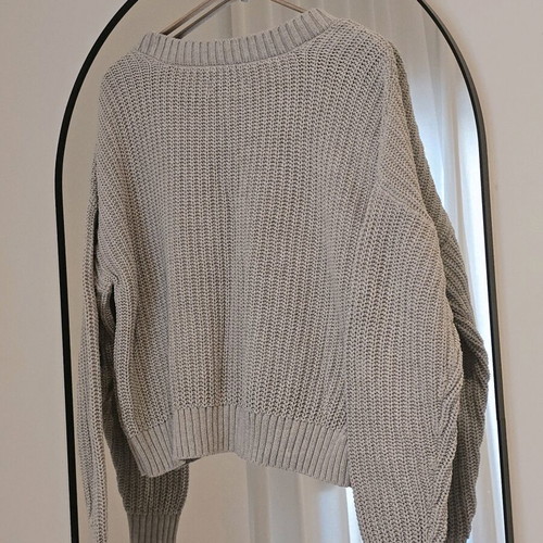Hollister lightweight jumper used, slightly cropped, beige