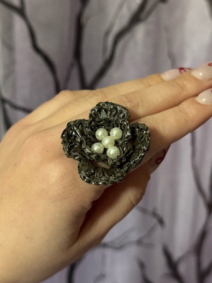 Handmade statement ring flower shape with pearls, new