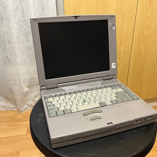 Toshiba 440 CDT computer with Windows 98 Second Edition like new