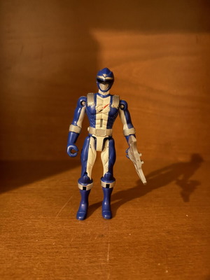Power Rangers Blue Ranger action figure with weapon, Bandai 2005