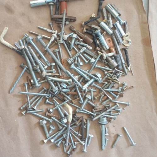 Screws and dowels like new, various fastening elements