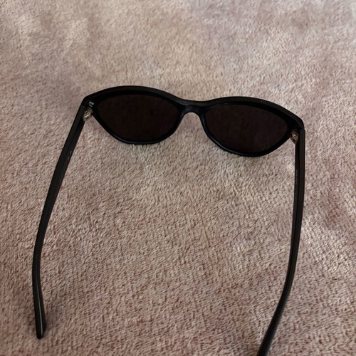 DKNY sunglasses like new with black lenses