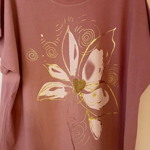T-shirt with gold design and glitter heart like new, dusty pink