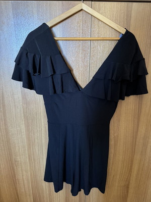 Bershka black romper with ruffled sleeves like new, size L